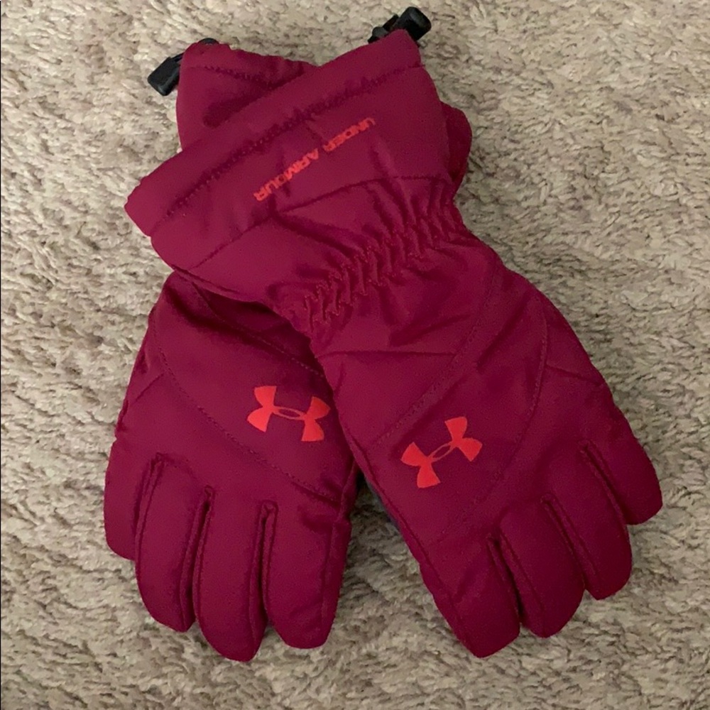 Brand new women’s Under Armour ski gloves.